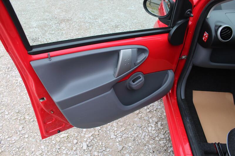 PEUGEOT 107