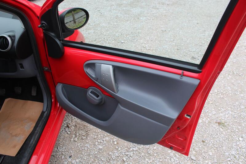 PEUGEOT 107