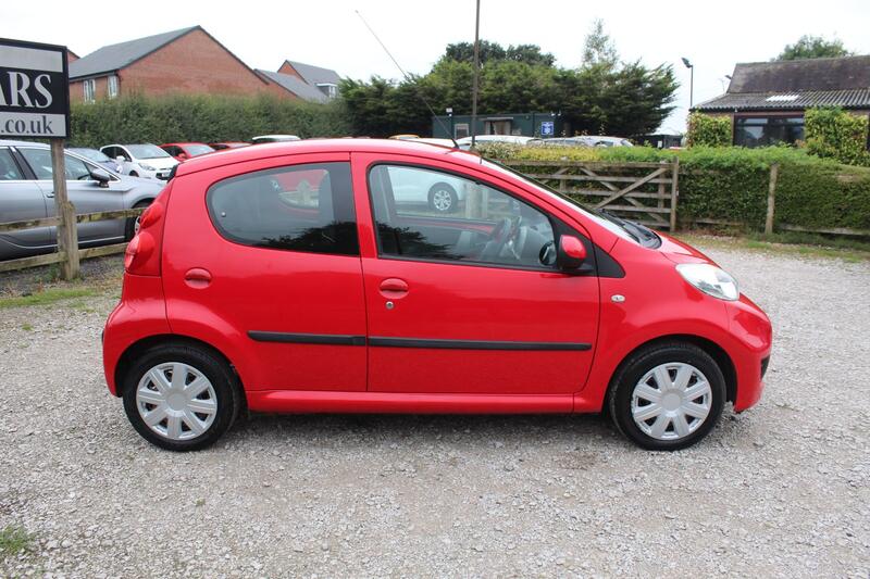 PEUGEOT 107