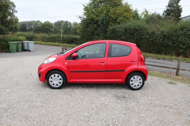 PEUGEOT 107