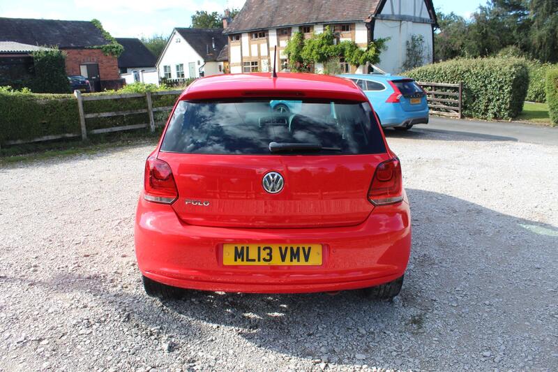 VOLKSWAGEN POLO