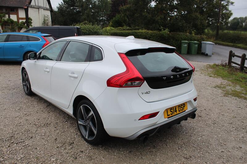 VOLVO V40