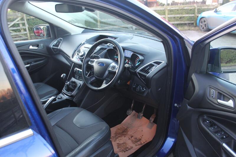 FORD KUGA