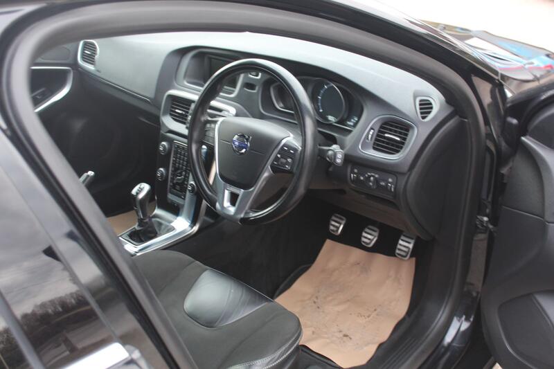 VOLVO V40