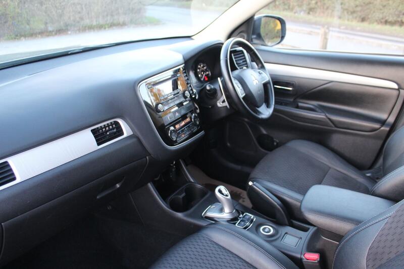 MITSUBISHI OUTLANDER