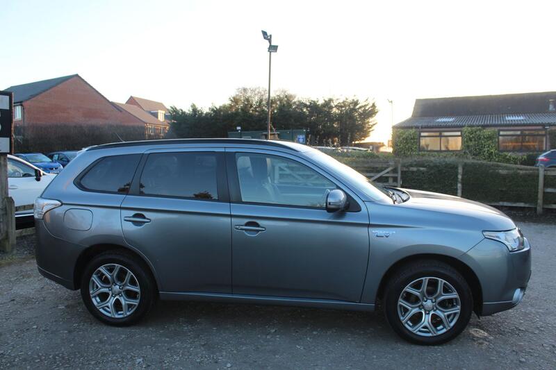 MITSUBISHI OUTLANDER
