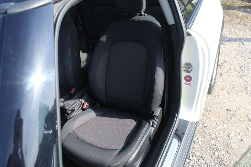 MINI HATCH