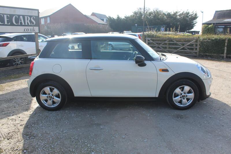 MINI HATCH