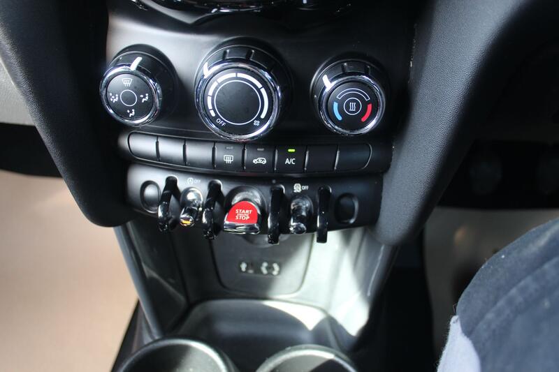 MINI HATCH