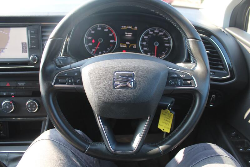 SEAT LEON