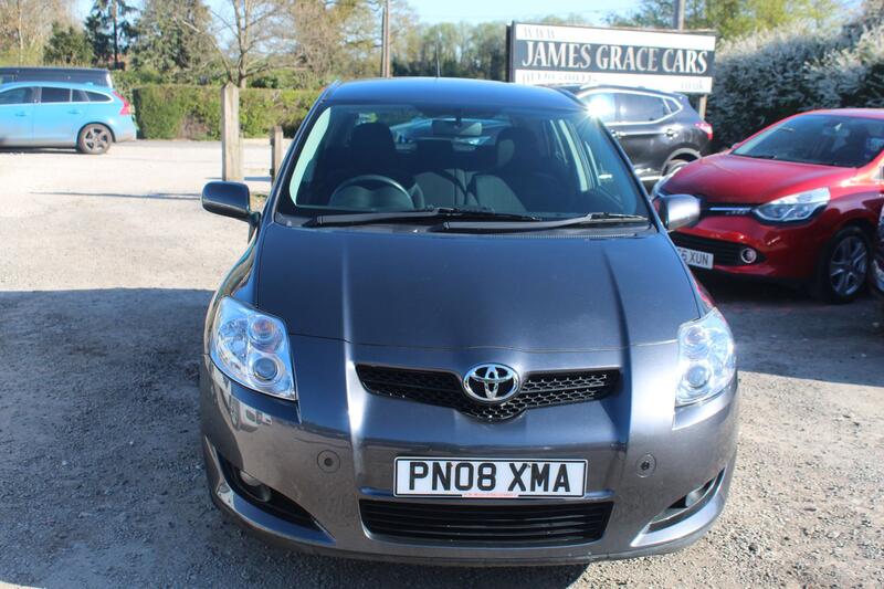 TOYOTA AURIS