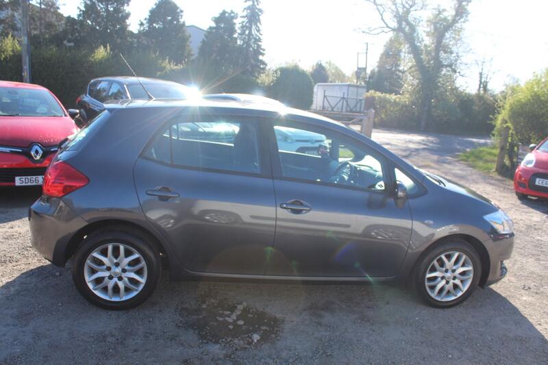 TOYOTA AURIS