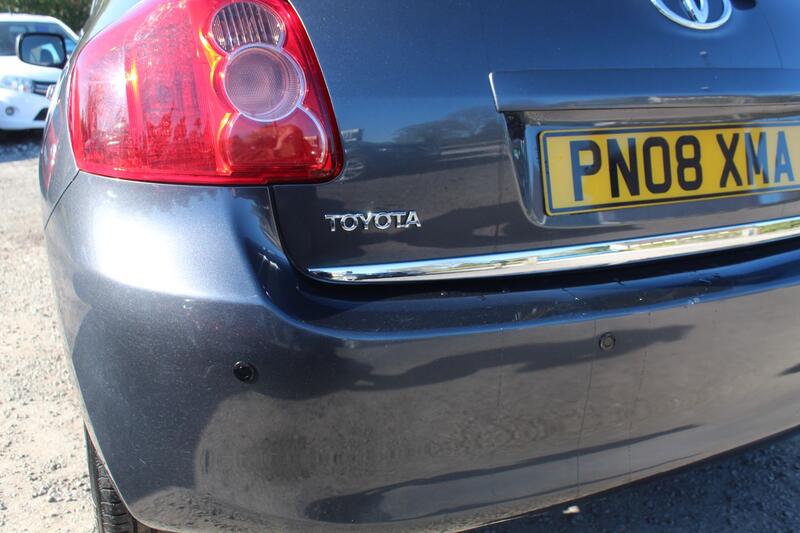 TOYOTA AURIS