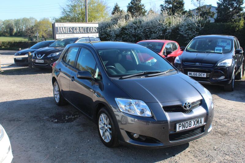 TOYOTA AURIS