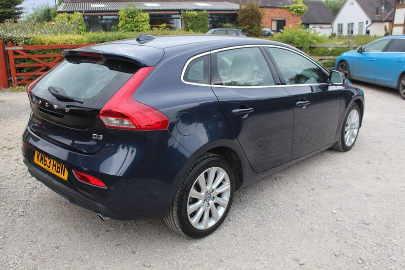 VOLVO V40