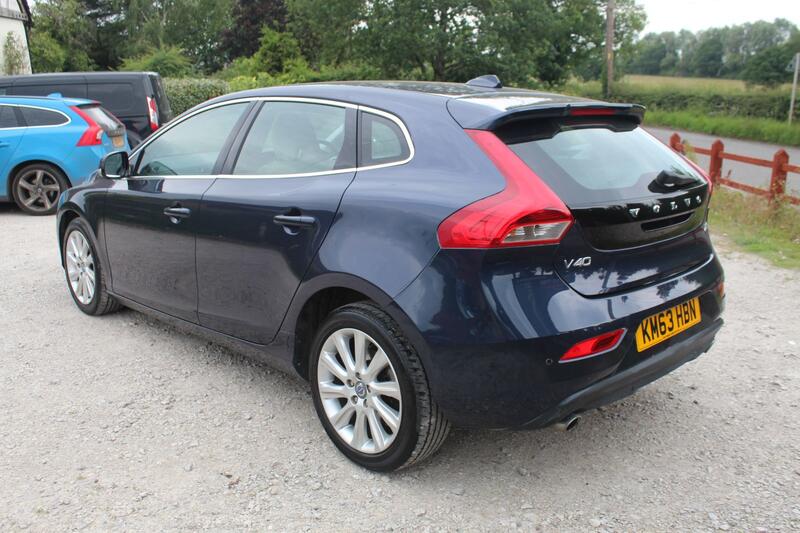 VOLVO V40